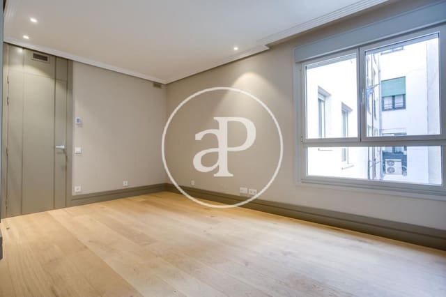 4 bedroom Apartment for rent in Jerónimos, Madrid city - € 7,800 (Ref: 9422461)