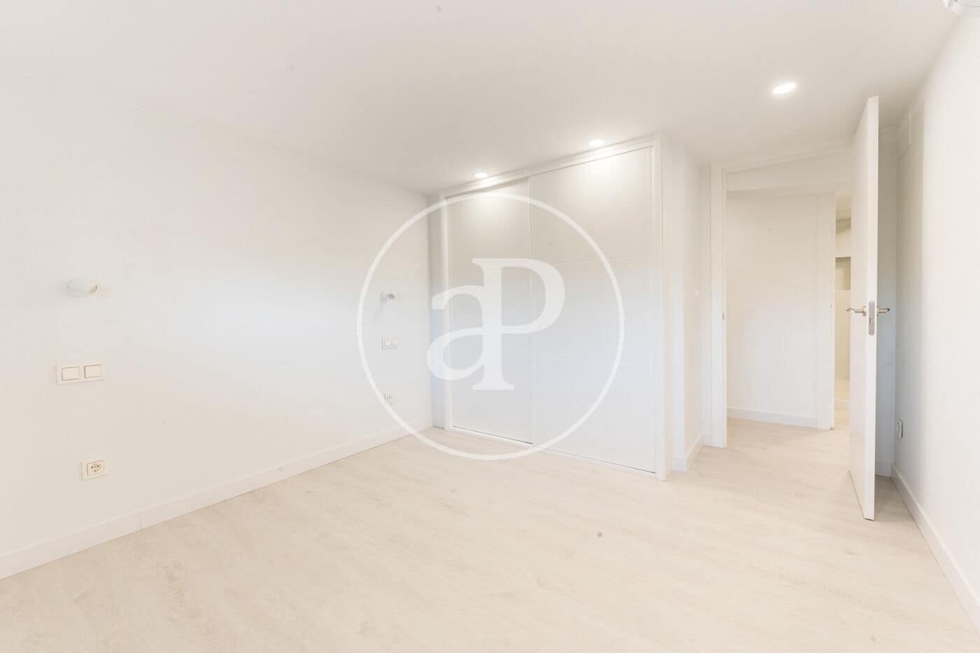 3 sypialnia Apartament na sprzedaż w Miasto Madryt z basenem - 516 000 € (Ref: 9422462)