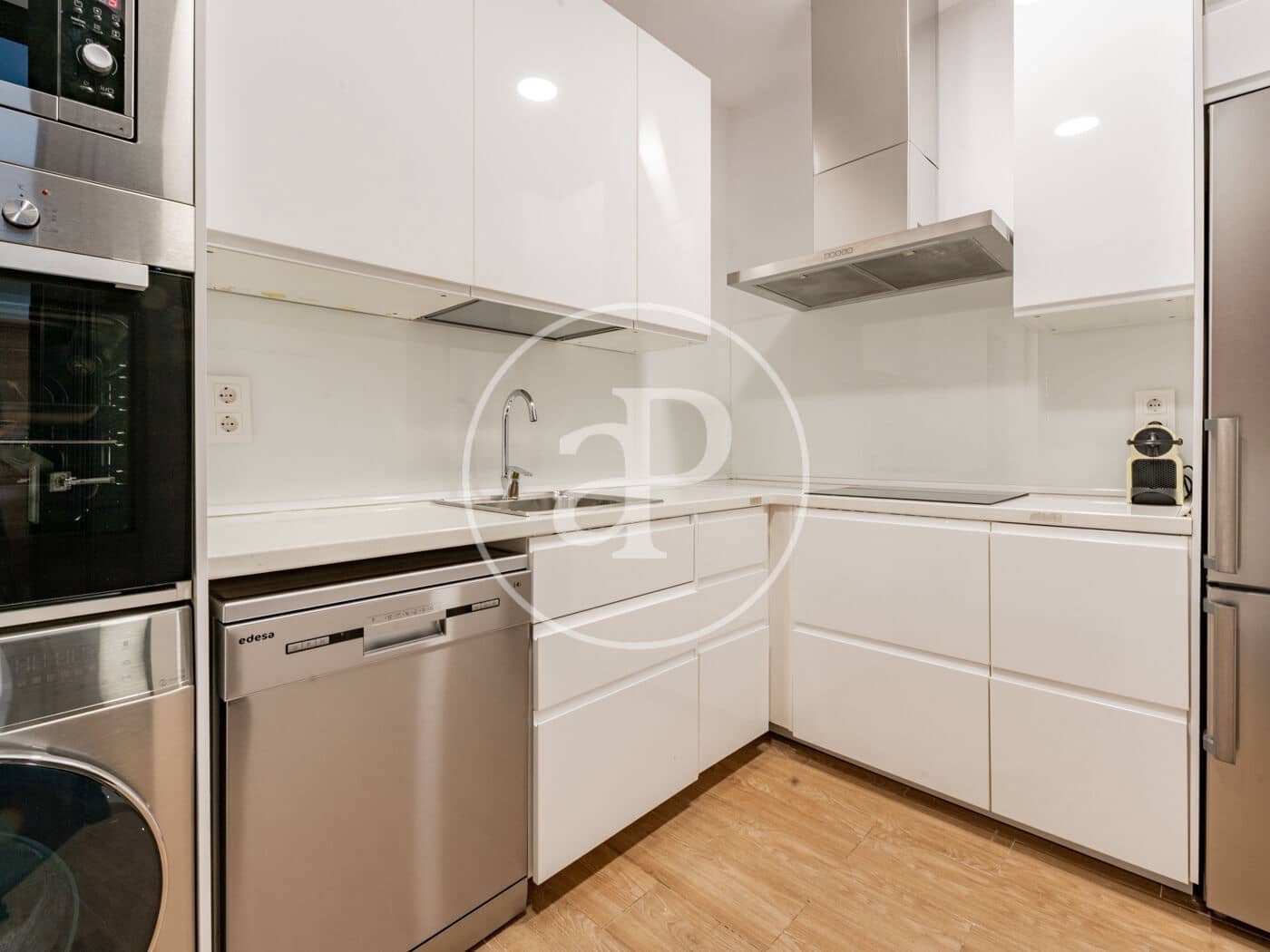 2 slaapkamer Appartement te huur in Madrid stad - € 5.000 (Ref: 9422463)