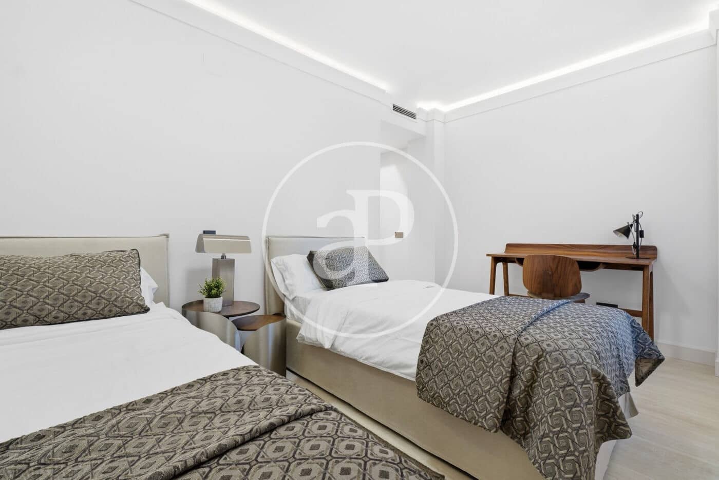 3 bedroom Apartment for rent in Madrid city - € 14,000 (Ref: 9422466)