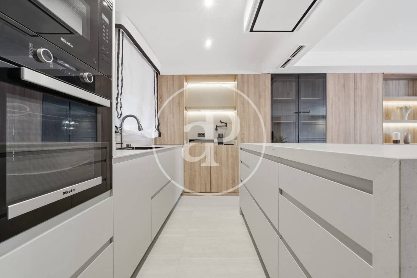 3 bedroom Apartment for rent in Madrid city - € 14,000 (Ref: 9422466)