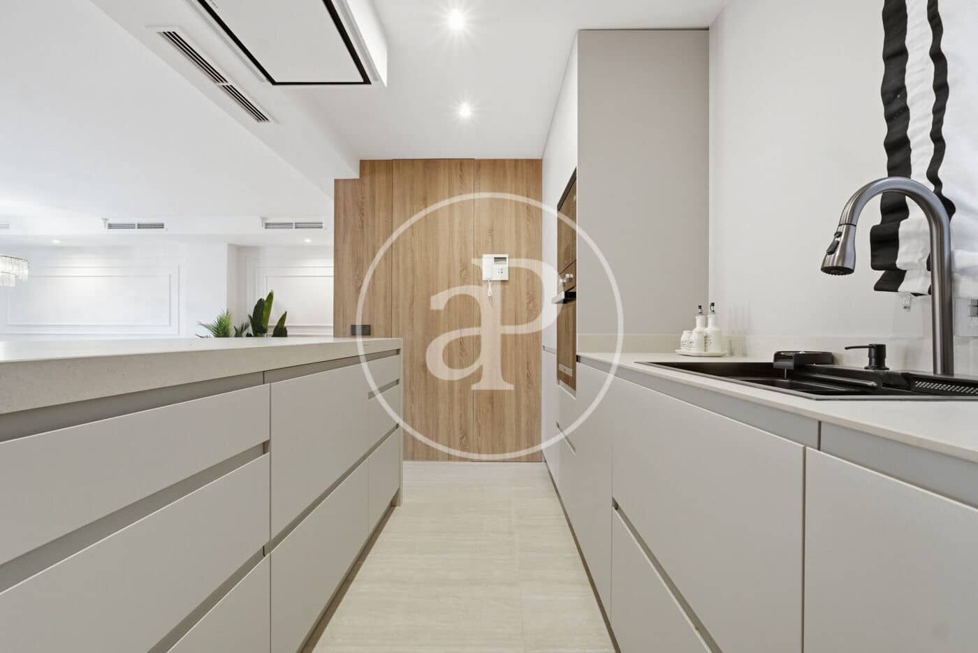 3 bedroom Apartment for rent in Madrid city - € 14,000 (Ref: 9422466)