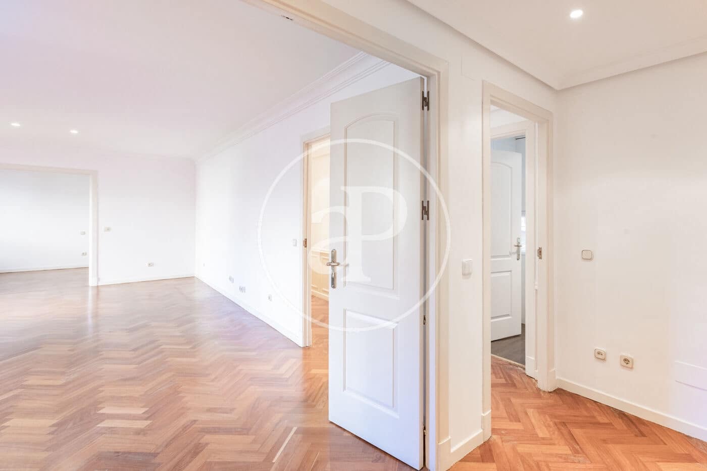 4 bedroom Apartment for rent in Pozuelo de Alarcon with pool - € 2,500 (Ref: 9431286)