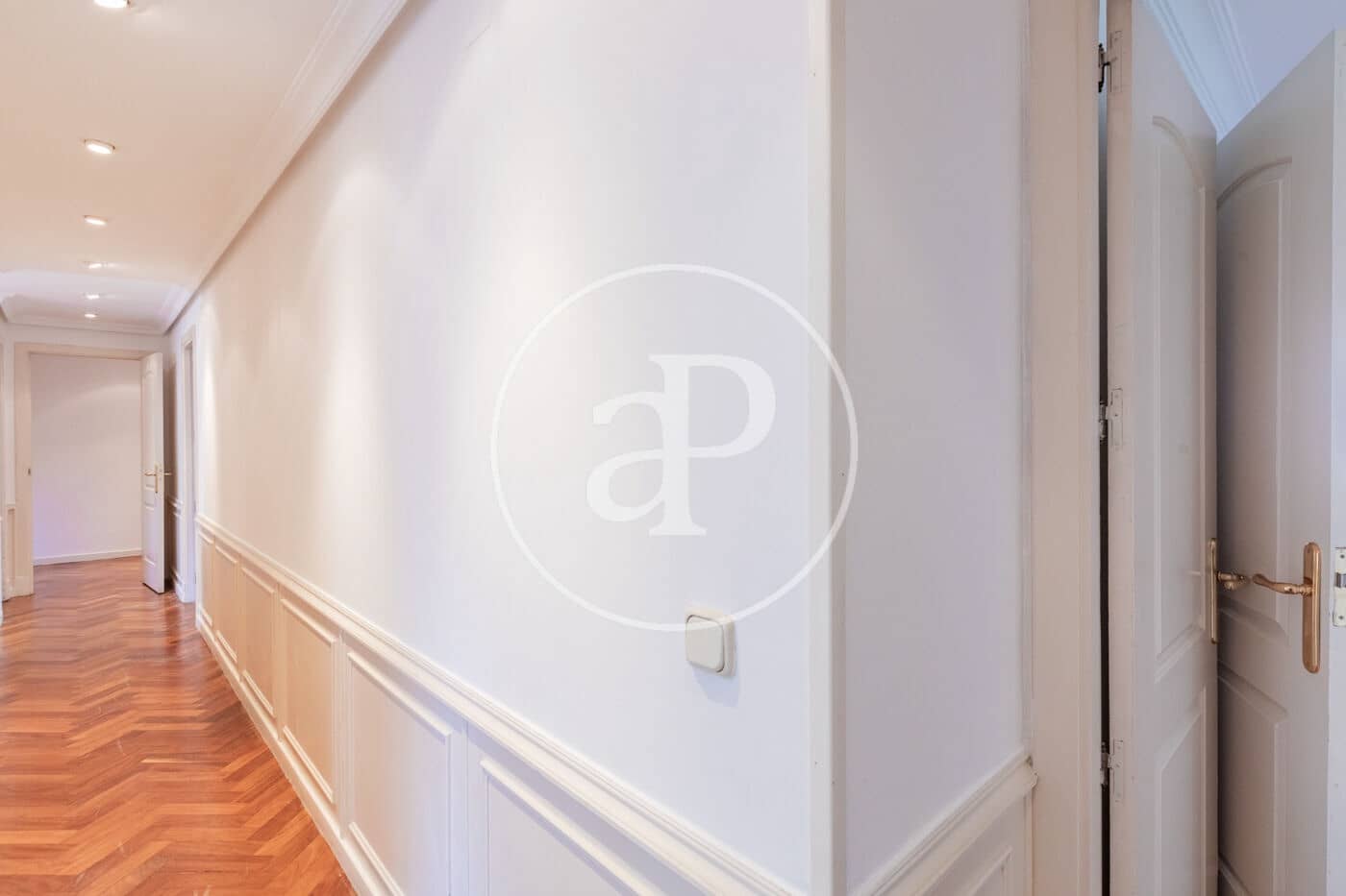 4 bedroom Apartment for rent in Pozuelo de Alarcon with pool - € 2,500 (Ref: 9431286)