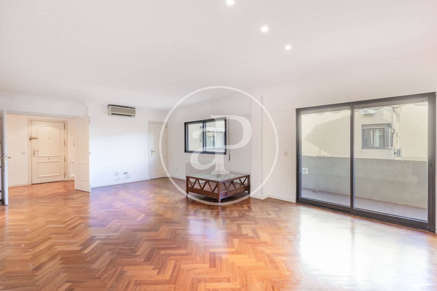 4 bedroom Apartment for rent in Pozuelo de Alarcon with pool - € 2,500 (Ref: 9431286)