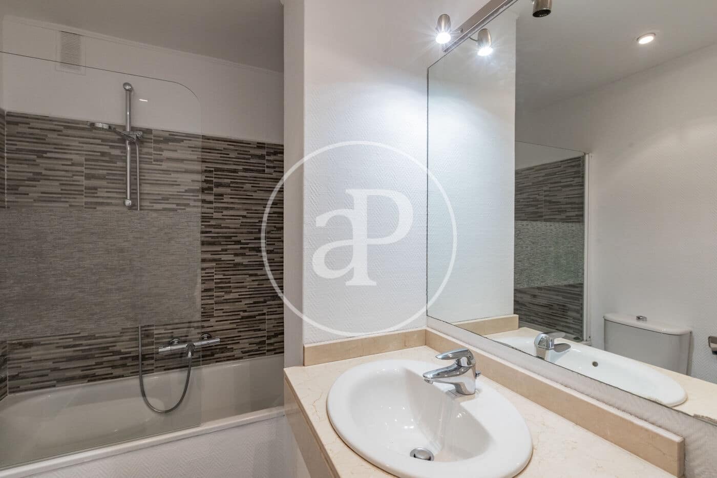 4 bedroom Apartment for rent in Pozuelo de Alarcon with pool - € 2,500 (Ref: 9431286)