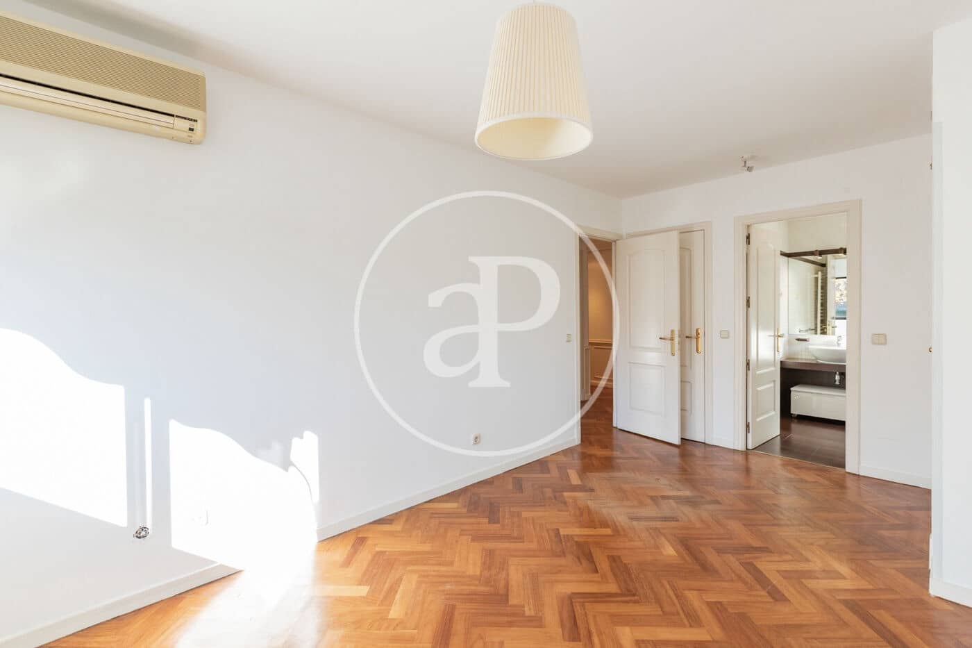 4 bedroom Apartment for rent in Pozuelo de Alarcon with pool - € 2,500 (Ref: 9431286)