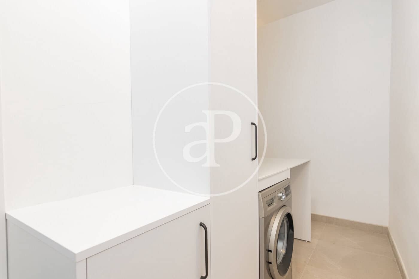 2 bedroom Apartment for rent in Madrid city - € 2,000 (Ref: 9433418)