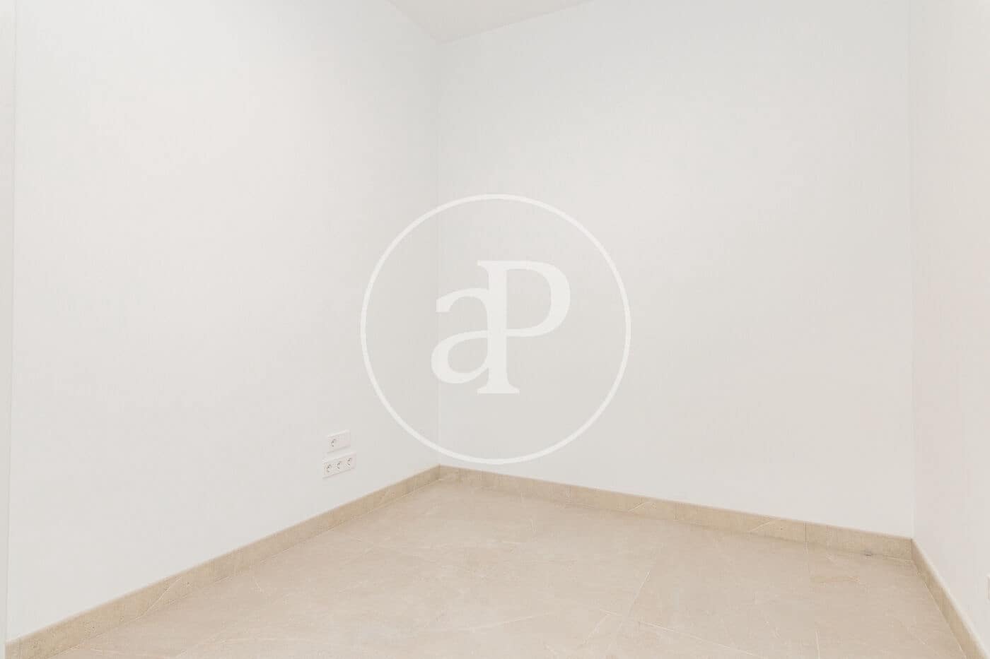 2 bedroom Apartment for rent in Madrid city - € 2,000 (Ref: 9433418)