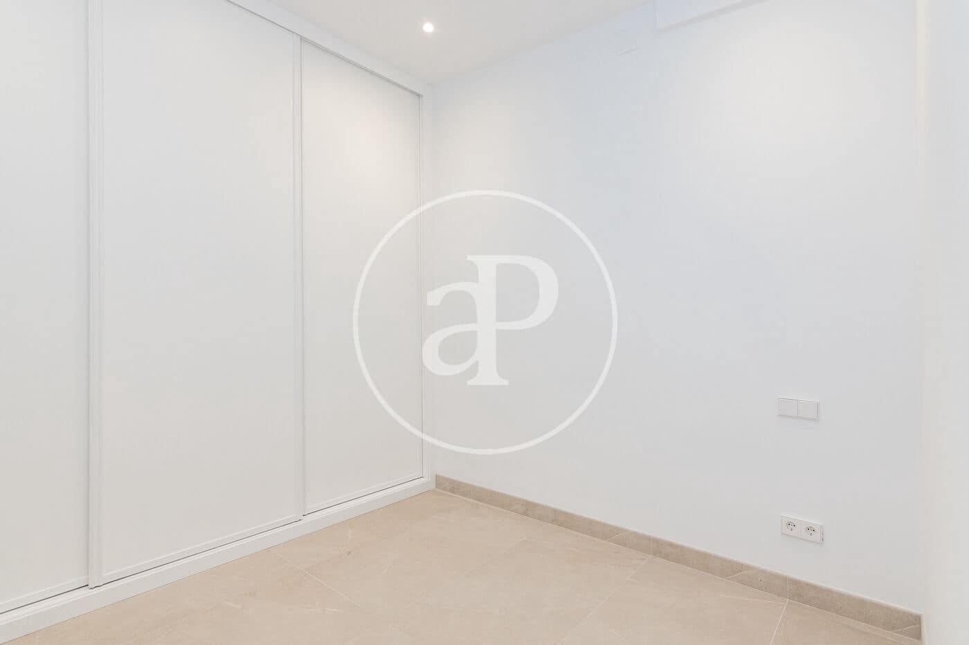 2 bedroom Apartment for rent in Madrid city - € 2,000 (Ref: 9433418)