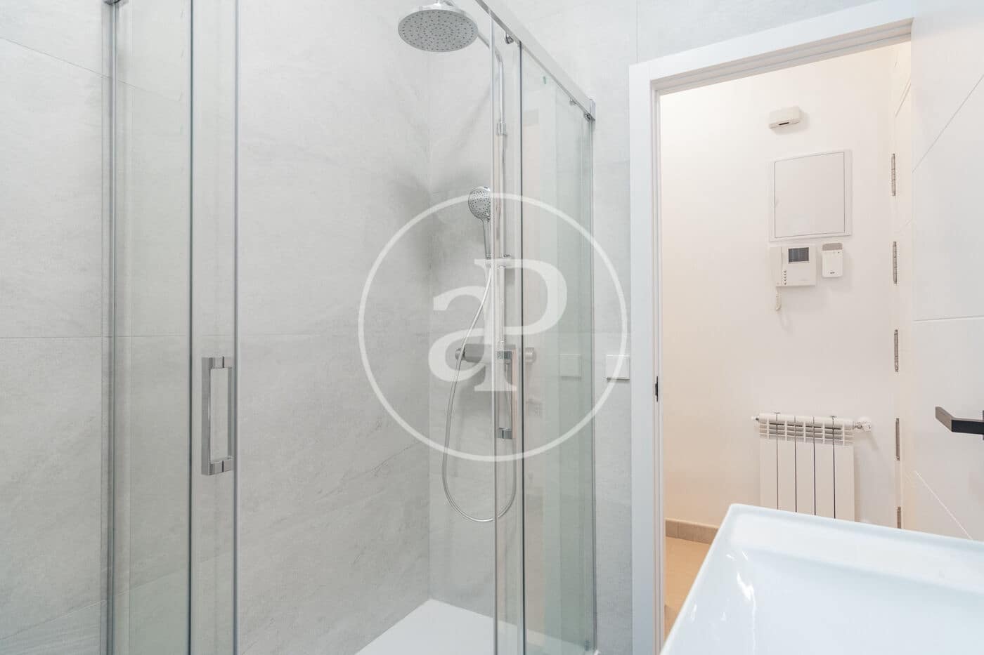 2 bedroom Apartment for rent in Madrid city - € 2,000 (Ref: 9433418)