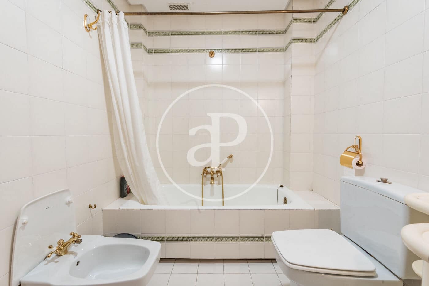 3 bedroom Villa for rent in Madrid city - € 3,000 (Ref: 9433419)