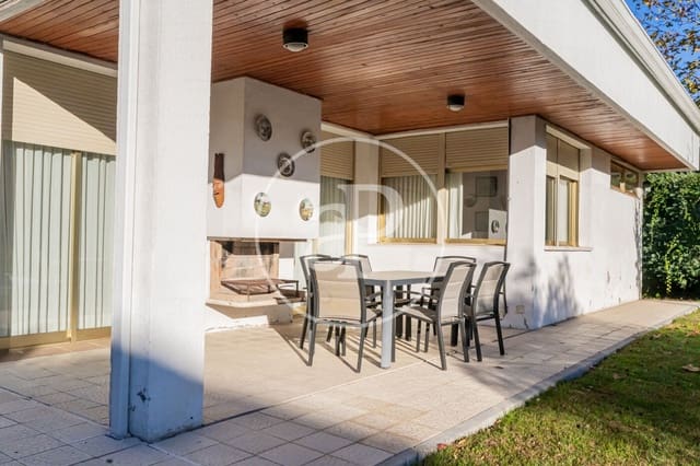 5 bedroom Villa for sale in Boadilla del Monte with pool - € 1,200,000 (Ref: 9437854)