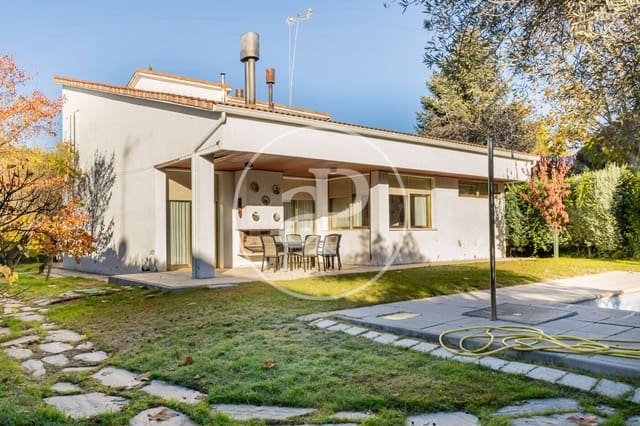 5 bedroom Villa for sale in Boadilla del Monte with pool - € 1,200,000 (Ref: 9437854)
