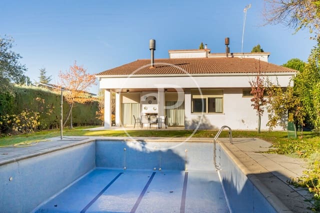 5 bedroom Villa for sale in Boadilla del Monte with pool - € 1,200,000 (Ref: 9437854)