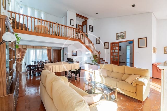 5 soveværelse Villa til salg i Boadilla del Monte med swimmingpool - € 1.200.000 (Ref: 9437854)