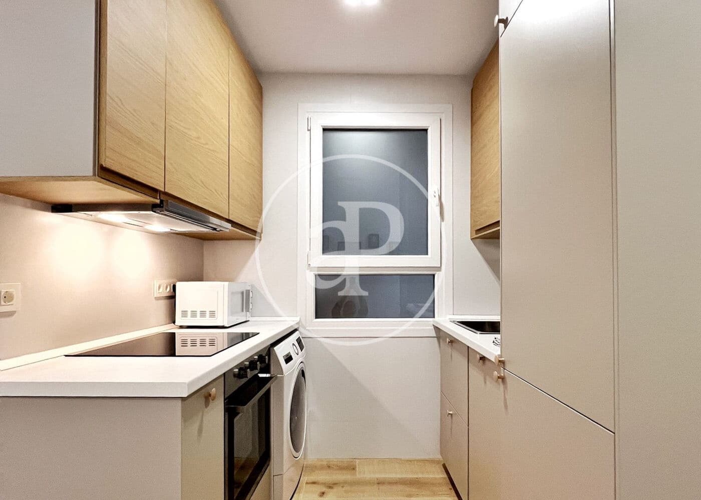 2 soveværelse Lejlighed til leje i Madrid by - € 1.950 (Ref: 9437859)