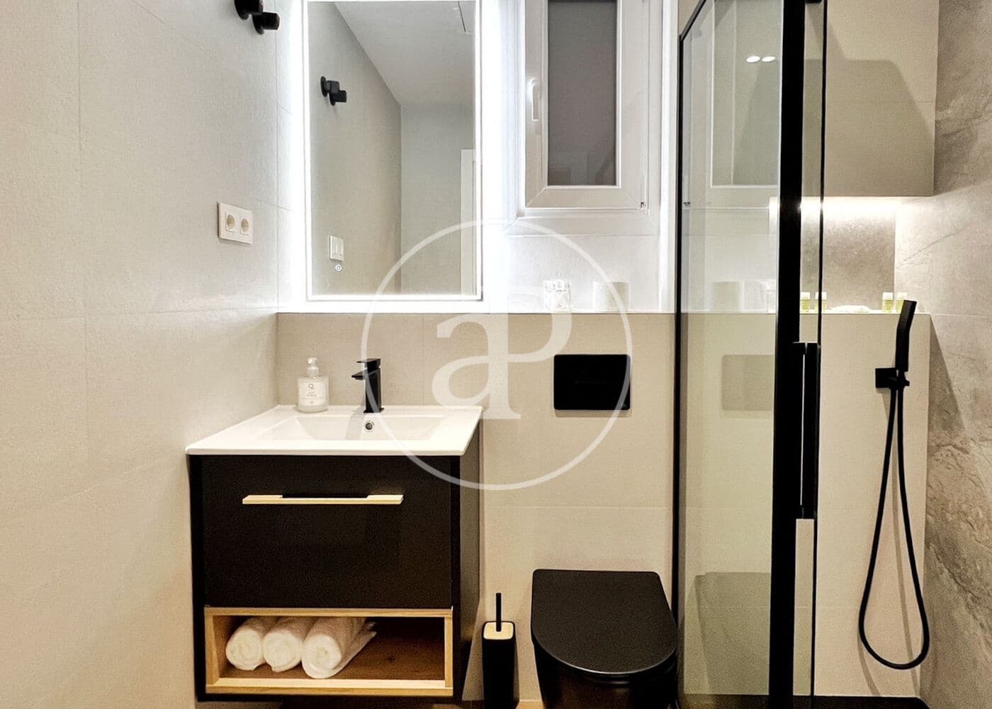 2 soveværelse Lejlighed til leje i Madrid by - € 1.950 (Ref: 9437859)