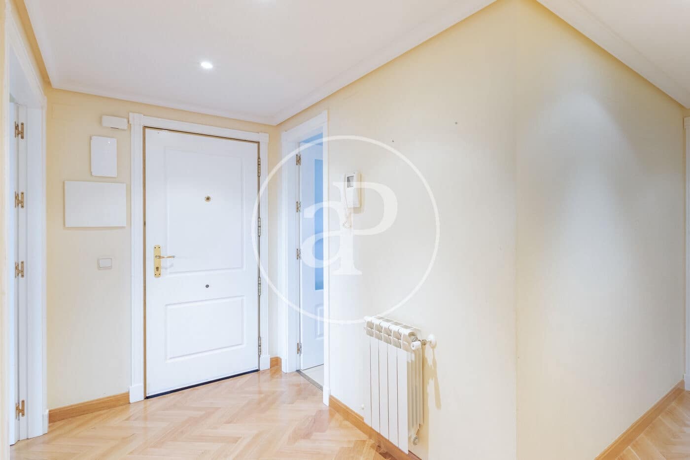 3 soverom Leilighet til leie i San Sebastian de los Reyes med svømmebasseng - € 1 900 (Ref: 9440147)