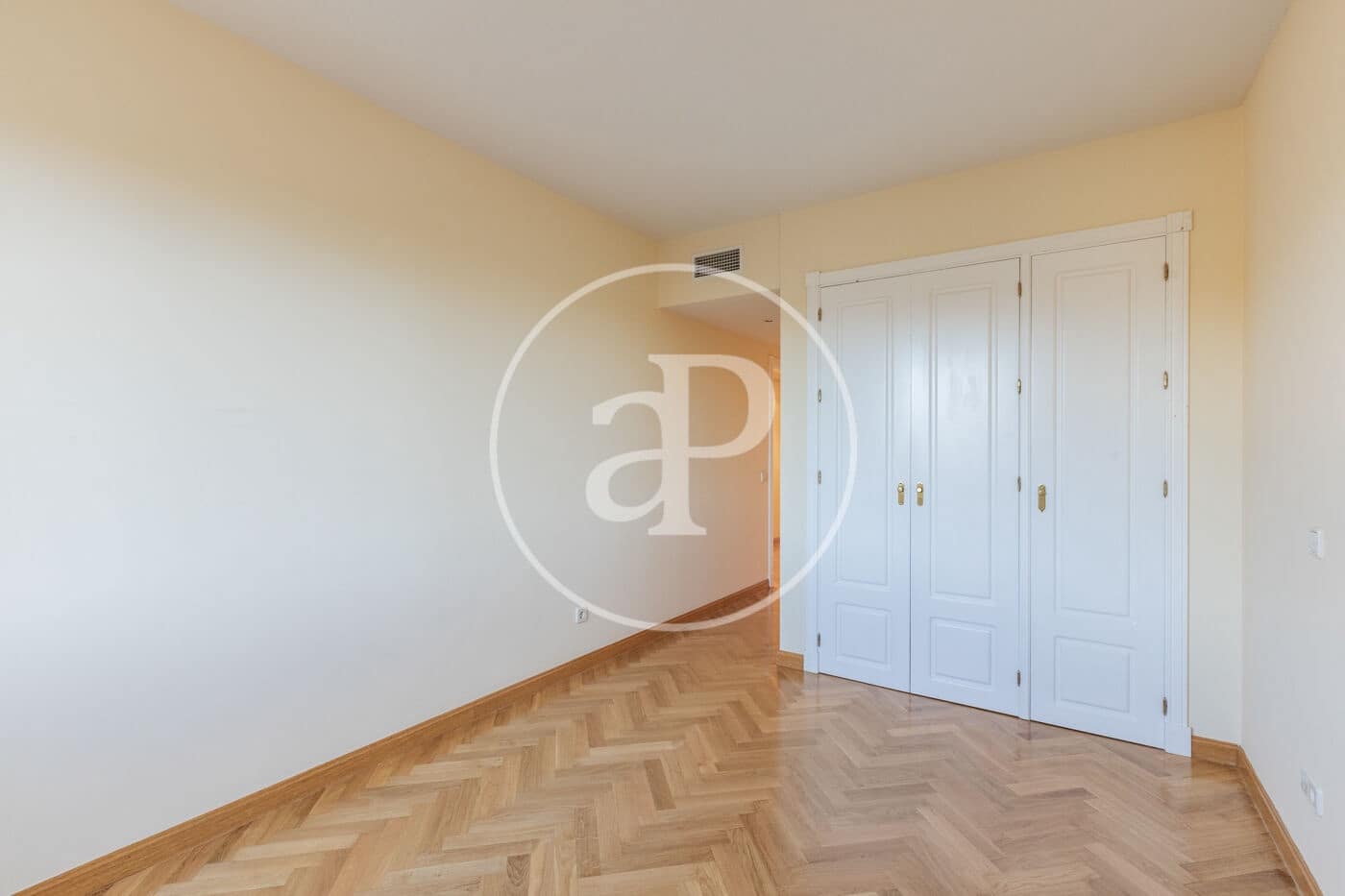 3 soverom Leilighet til leie i San Sebastian de los Reyes med svømmebasseng - € 1 900 (Ref: 9440147)