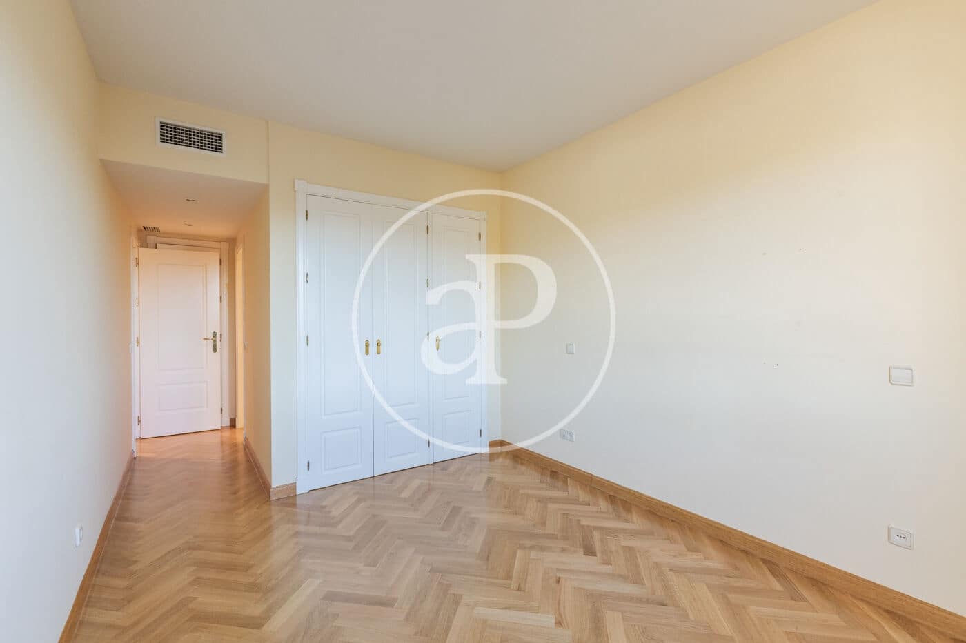 3 soverom Leilighet til leie i San Sebastian de los Reyes med svømmebasseng - € 1 900 (Ref: 9440147)