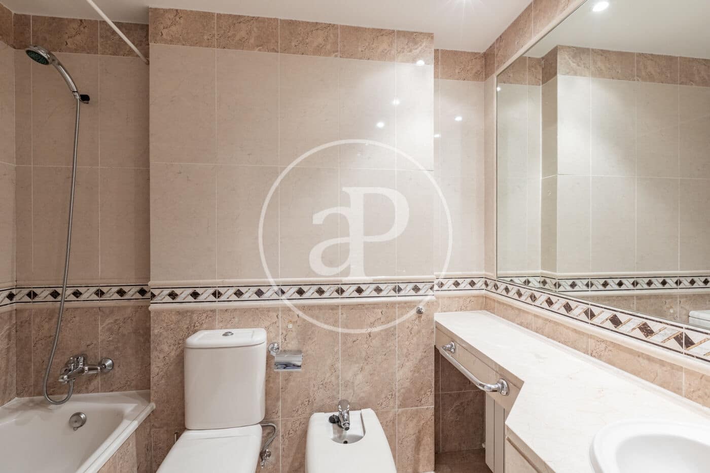 3 soverom Leilighet til leie i San Sebastian de los Reyes med svømmebasseng - € 1 900 (Ref: 9440147)