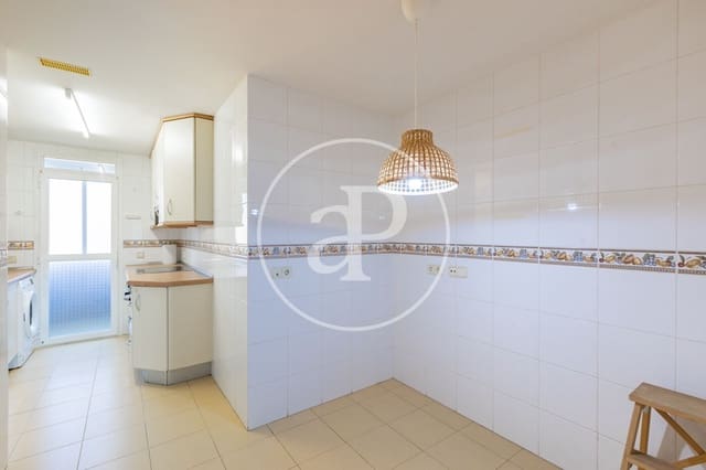 Appartement de 3 chambres à louer à San Sebastián de los Reyes avec piscine - 1 900 € (Ref: 9440147)