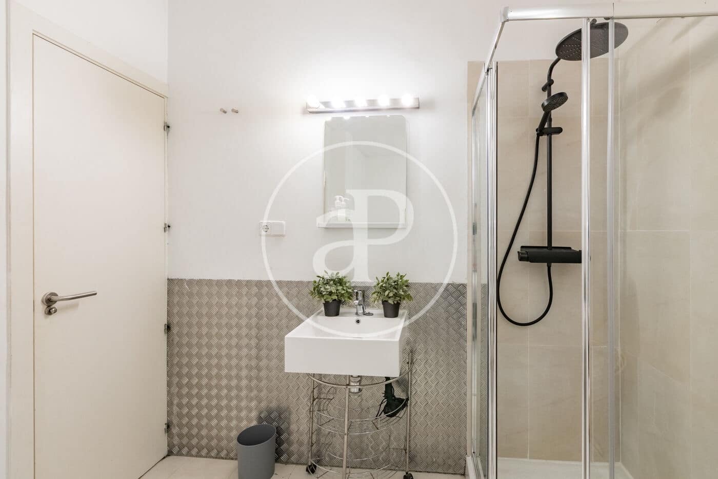 2 soveværelse Lejlighed til leje i Madrid by - € 3.100 (Ref: 9440148)