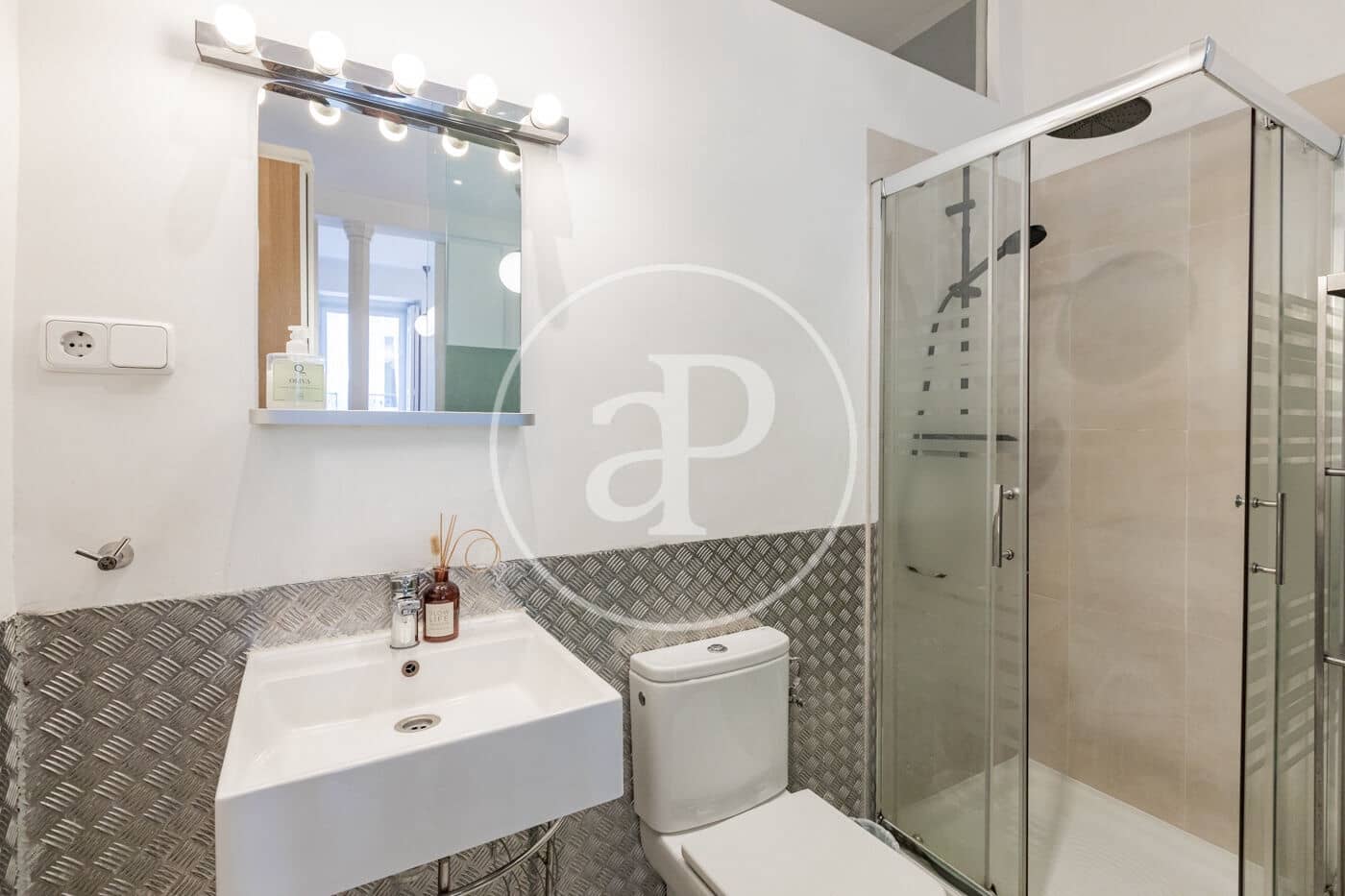 2 soveværelse Lejlighed til leje i Madrid by - € 3.100 (Ref: 9440148)