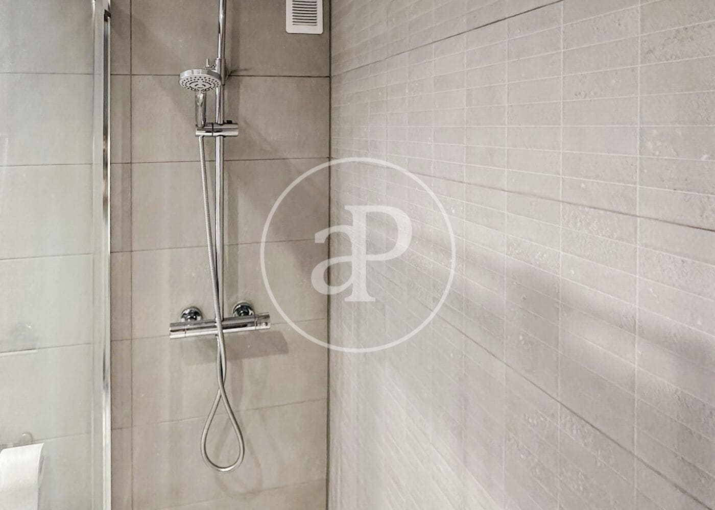 2 soveværelse Lejlighed til leje i Madrid by - € 2.500 (Ref: 9446345)