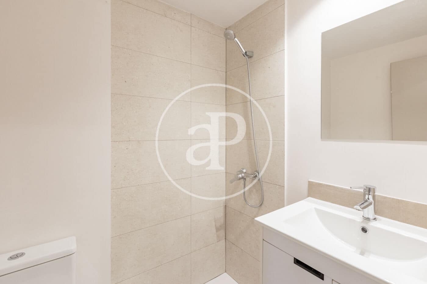 4 quarto Apartamento para arrendar em Madrid cidade - 4 800 € (Ref: 9446346)