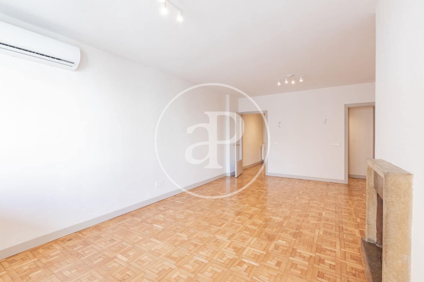 4 quarto Apartamento para arrendar em Madrid cidade - 4 800 € (Ref: 9446346)