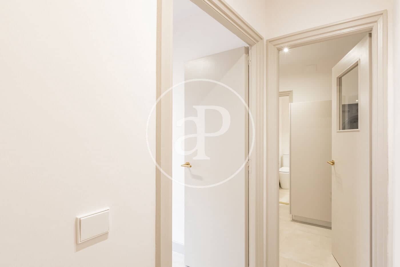 4 quarto Apartamento para arrendar em Madrid cidade - 4 800 € (Ref: 9446346)