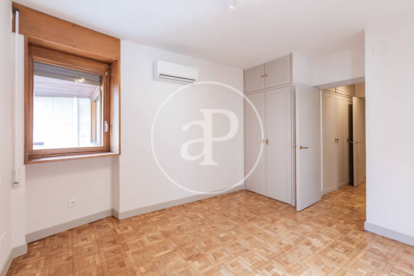 4 quarto Apartamento para arrendar em Madrid cidade - 4 800 € (Ref: 9446346)