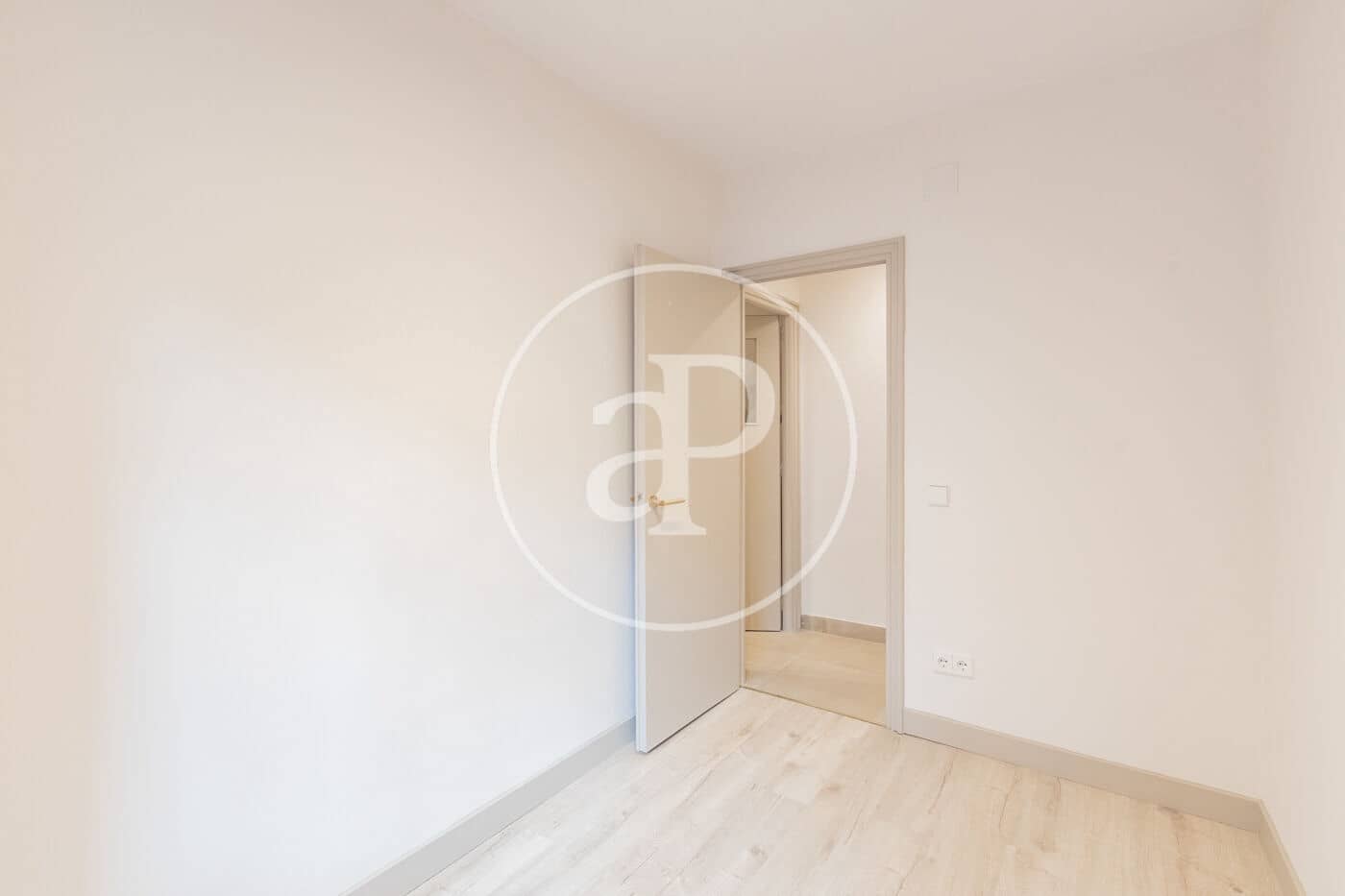 4 quarto Apartamento para arrendar em Madrid cidade - 4 800 € (Ref: 9446346)