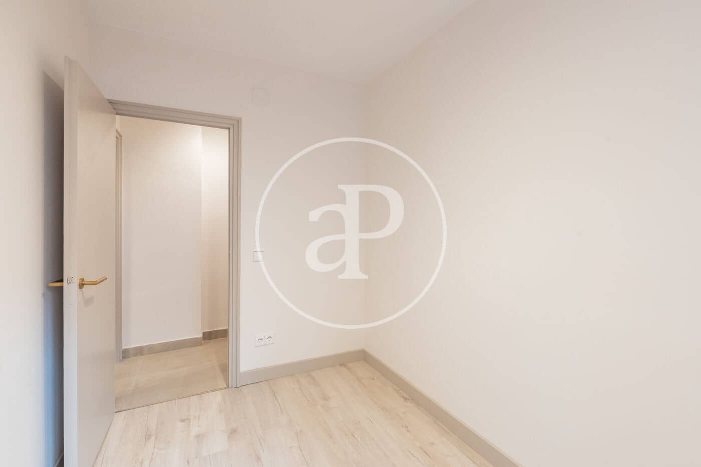 4 quarto Apartamento para arrendar em Madrid cidade - 4 800 € (Ref: 9446346)