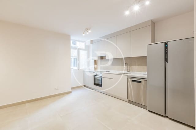 4 quarto Apartamento para arrendar em Castellana, Madrid cidade - 4 800 € (Ref: 9446346)