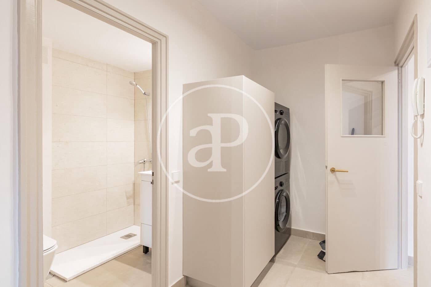 4 quarto Apartamento para arrendar em Madrid cidade - 4 800 € (Ref: 9446346)