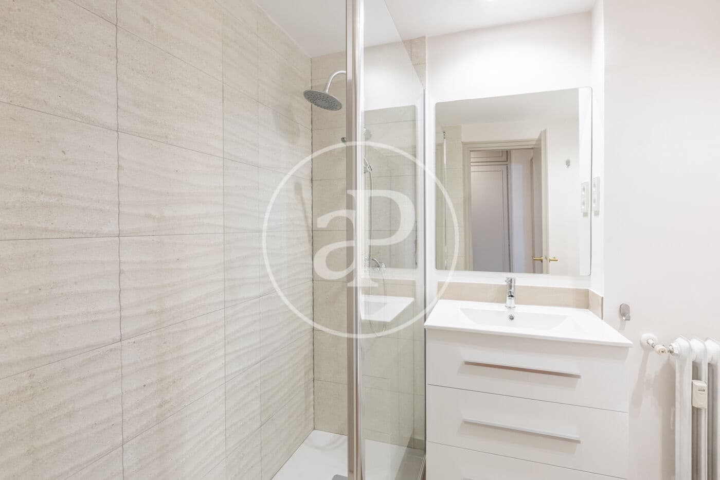 4 quarto Apartamento para arrendar em Madrid cidade - 4 800 € (Ref: 9446346)