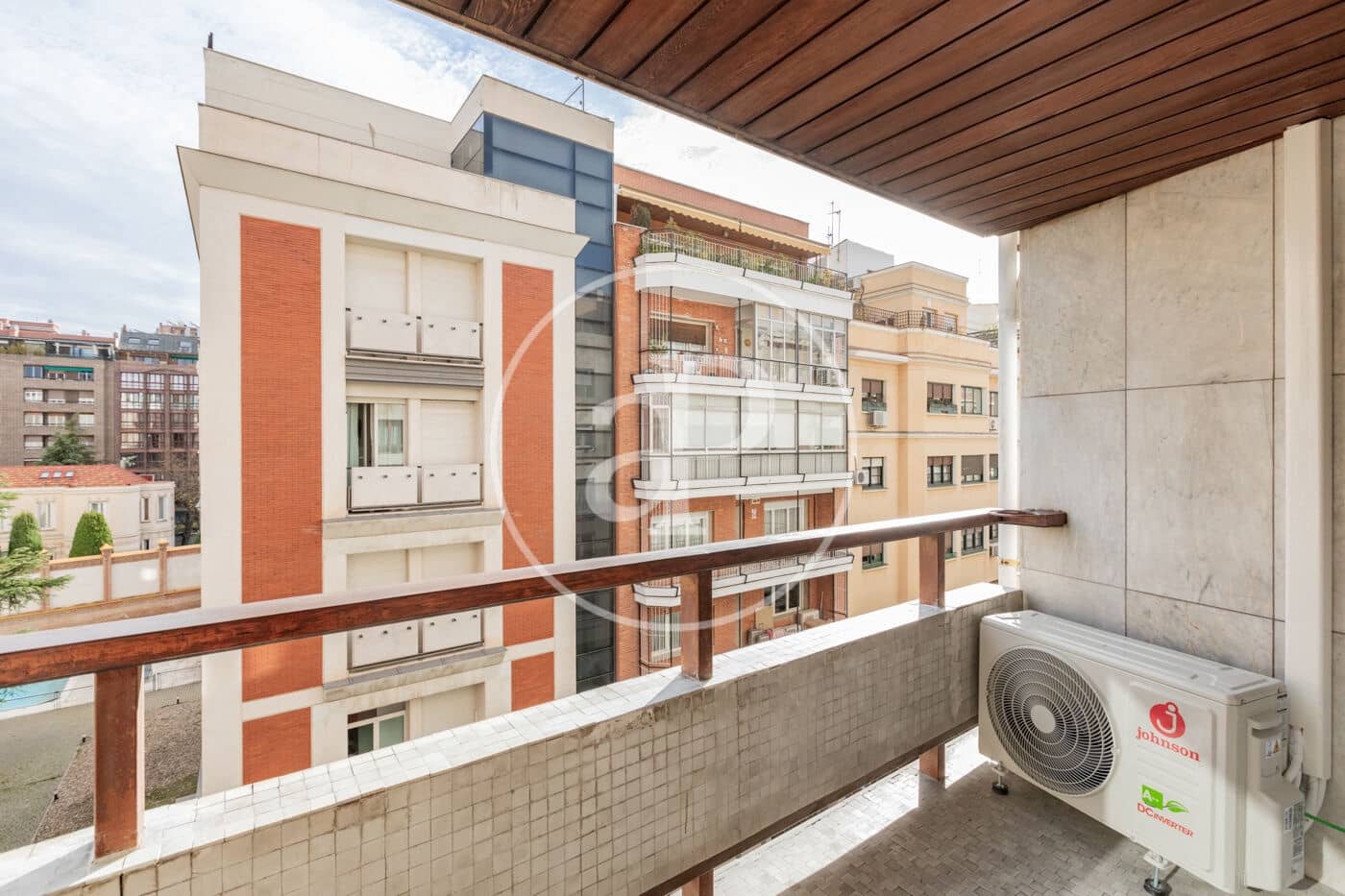 4 quarto Apartamento para arrendar em Madrid cidade - 4 800 € (Ref: 9446346)