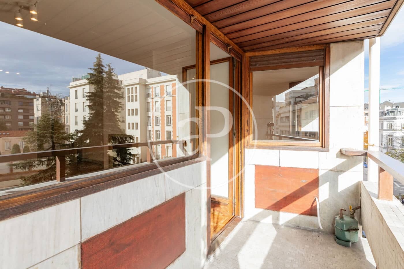 4 quarto Apartamento para arrendar em Madrid cidade - 4 800 € (Ref: 9446346)