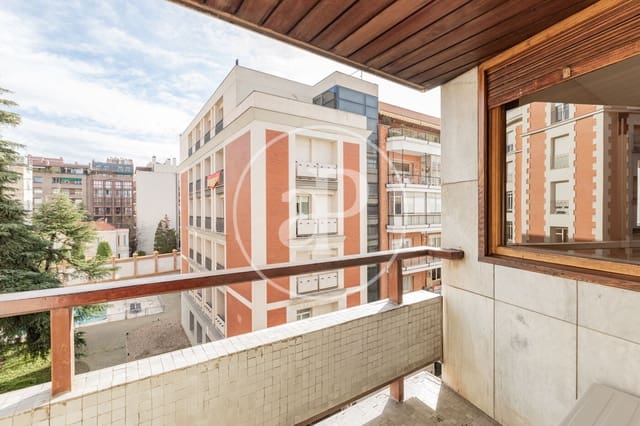 4 quarto Apartamento para arrendar em Castellana, Madrid cidade - 4 800 € (Ref: 9446346)