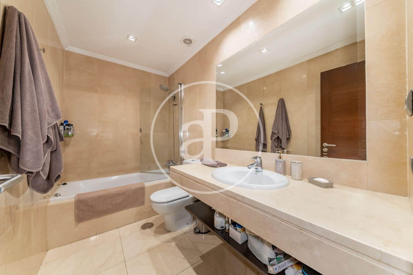 2 soveværelse Lejlighed til leje i Madrid by - € 2.600 (Ref: 9446347)