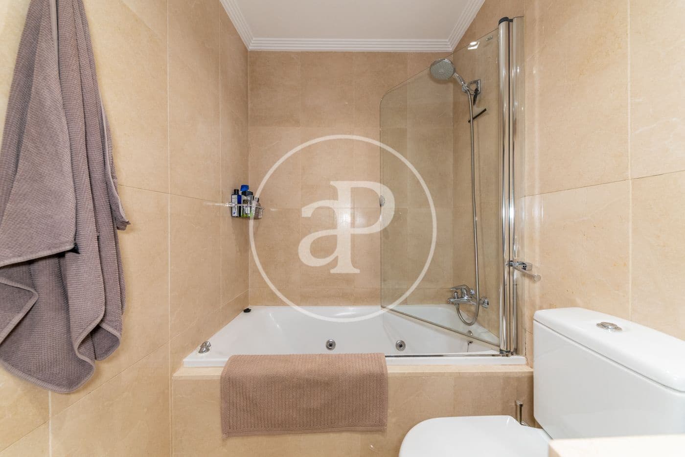 2 soveværelse Lejlighed til leje i Madrid by - € 2.600 (Ref: 9446347)