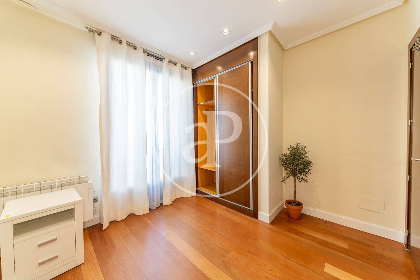 2 soveværelse Lejlighed til leje i Madrid by - € 2.600 (Ref: 9446347)