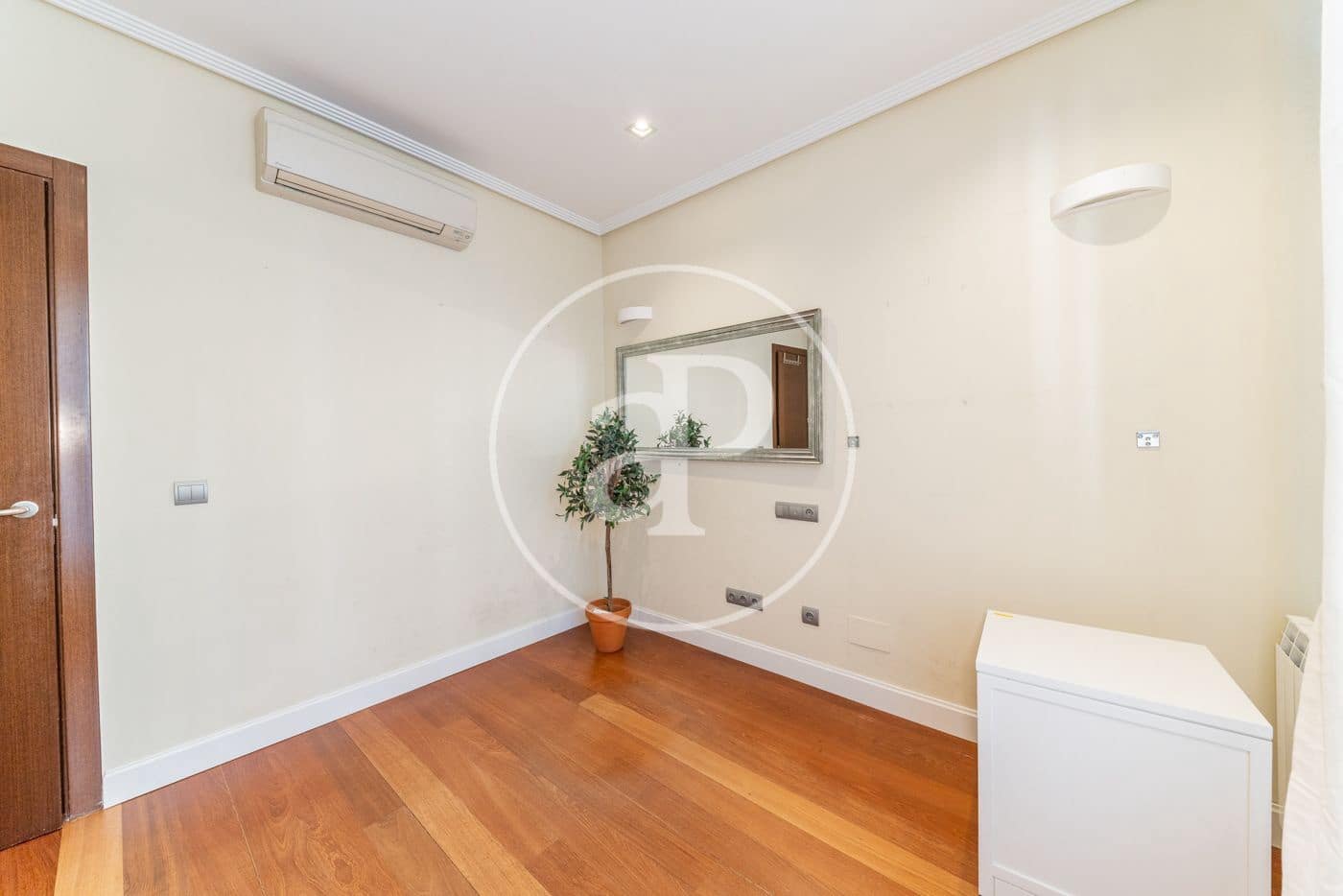 2 soveværelse Lejlighed til leje i Madrid by - € 2.600 (Ref: 9446347)