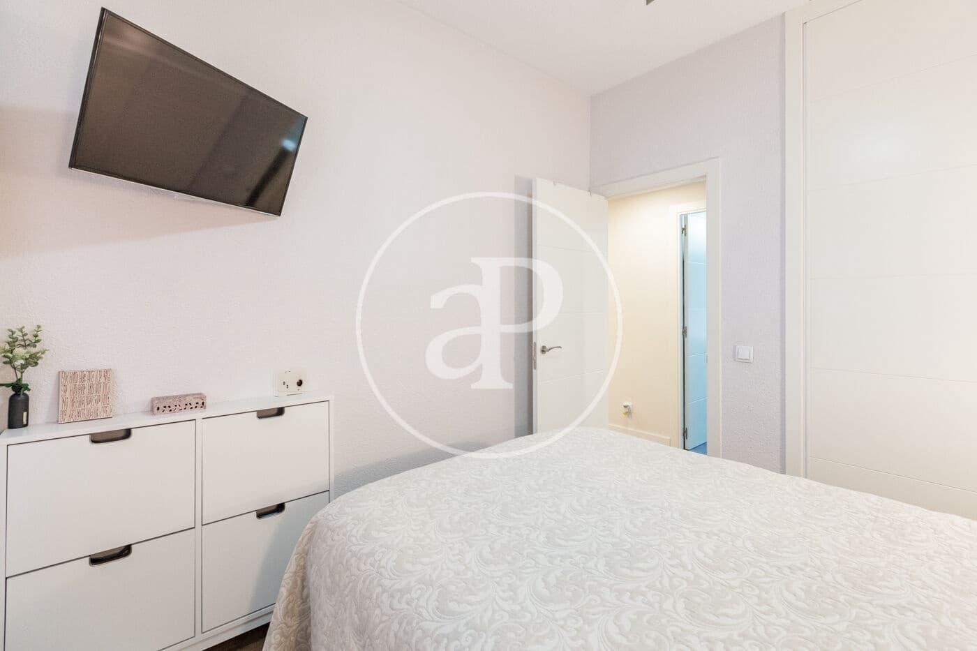 2 bedroom Apartment for sale in San Sebastian de los Reyes - € 415,000 (Ref: 9446348)