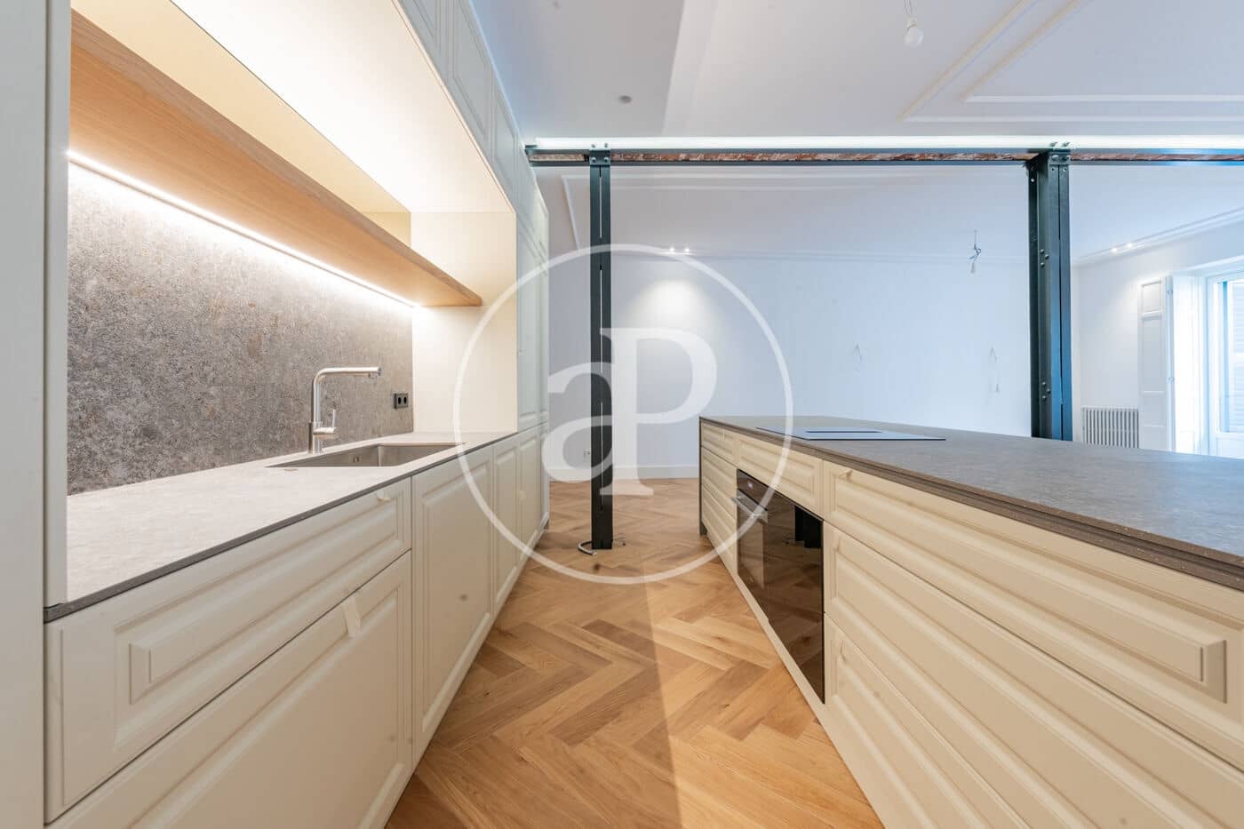 3 sovrum Lägenhet att hyra i Madrid stad - 7 500 € (Ref: 9449194)