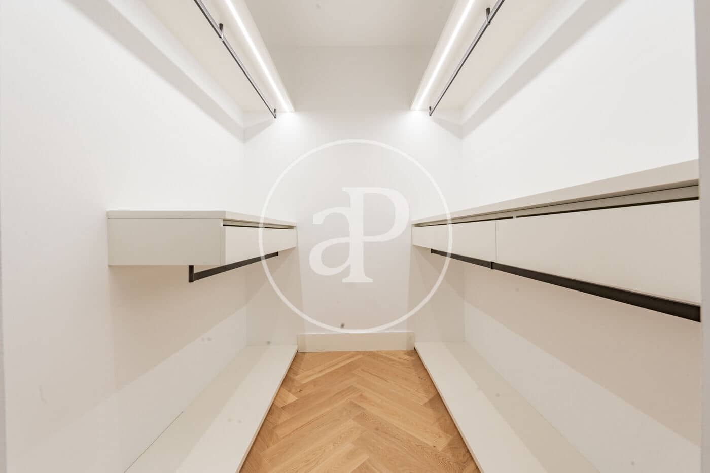 3 sovrum Lägenhet att hyra i Madrid stad - 7 500 € (Ref: 9449194)