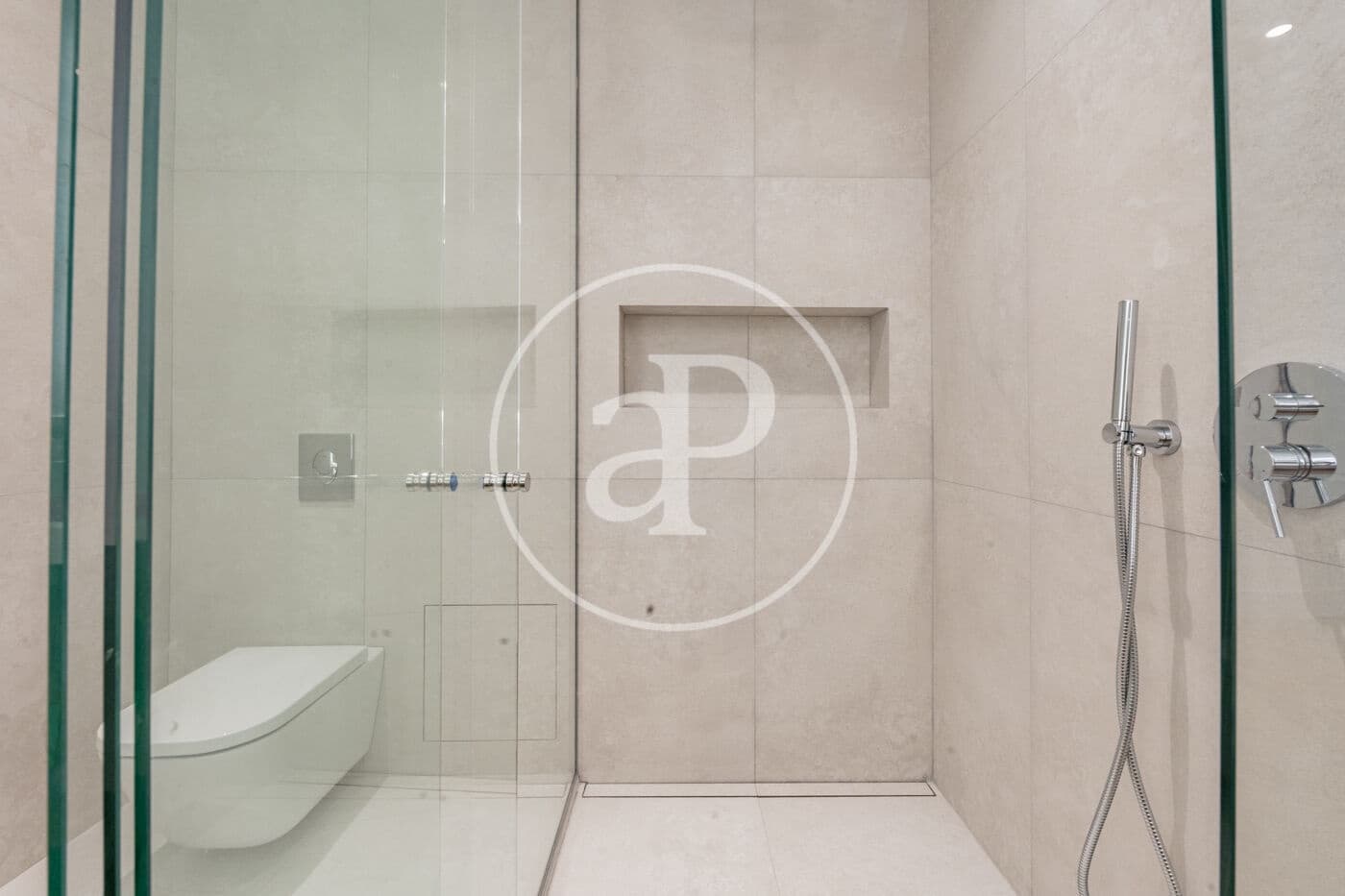 3 sovrum Lägenhet att hyra i Madrid stad - 7 500 € (Ref: 9449194)